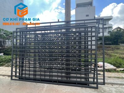 Thợ làm khung sắt bảo vệ Quận 1 TP HCM - chất lượng nhất uy tín - 0909.678.487. Thi công nhanh gọn, sạch sẽ cam kết giá cả hợp lý so với thị trường