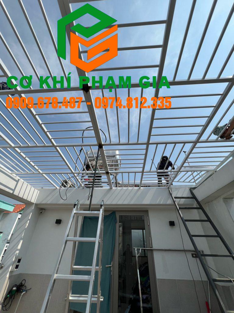 Thi công khung sắt bảo vệ tại Thủ Đức