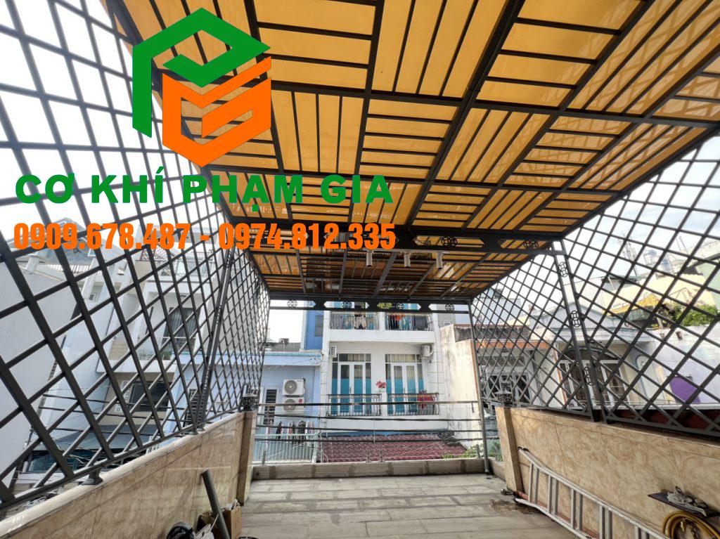 Thi công mái poly nhựa tại Quận 2 - Cơ khí Phạm Gia