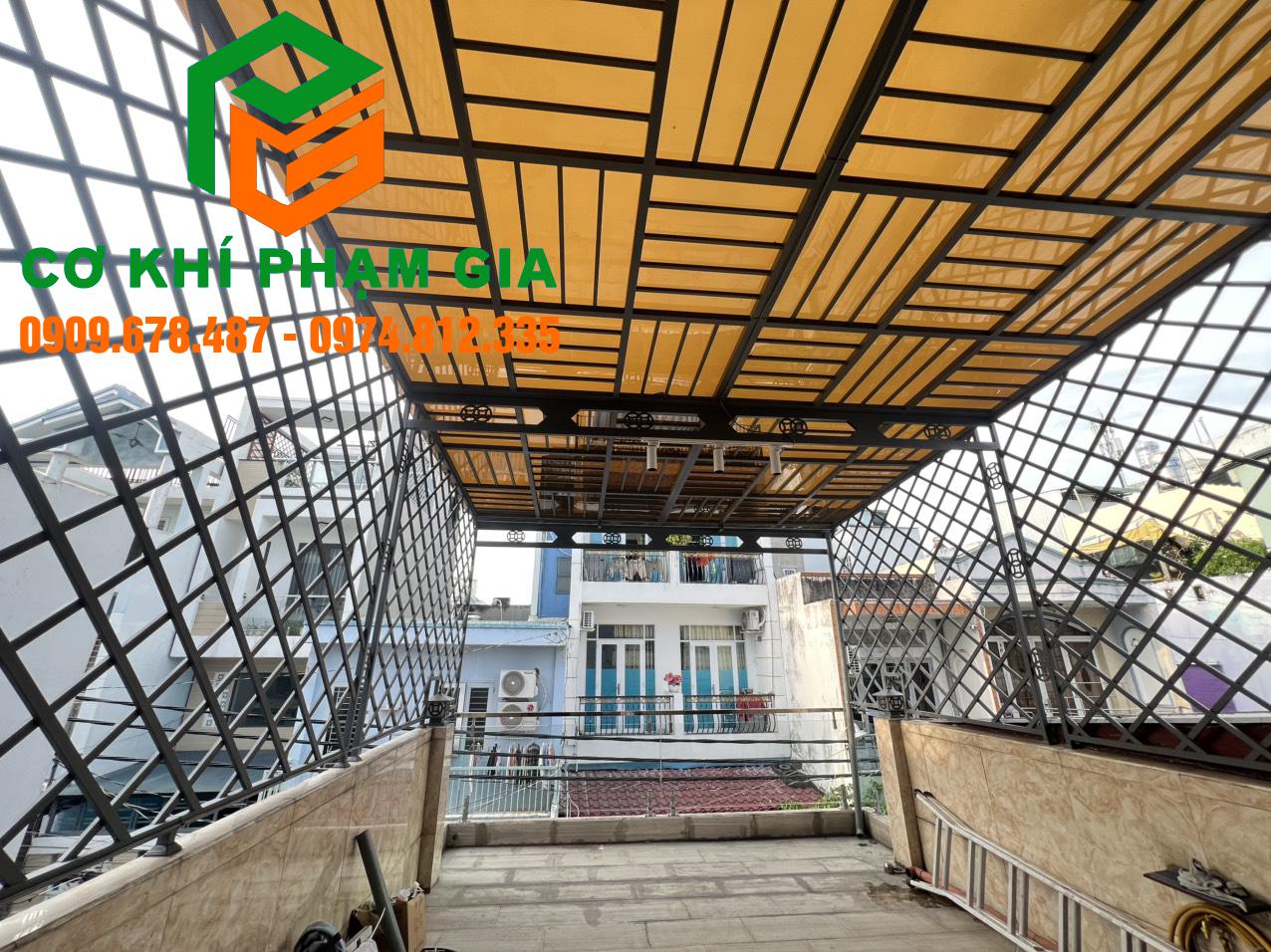 Thi công mái poly nhựa tại Quận 2 - Cơ khí Phạm Gia