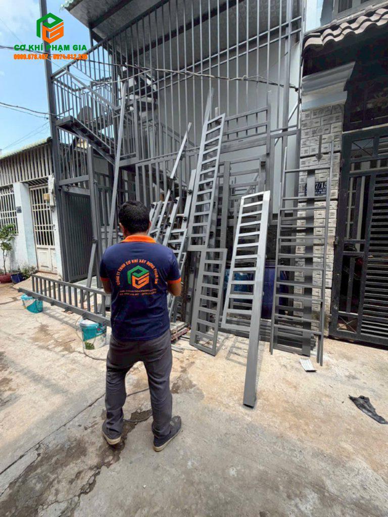 Báo giá thi công khung sắt bảo vệ Thủ Đức