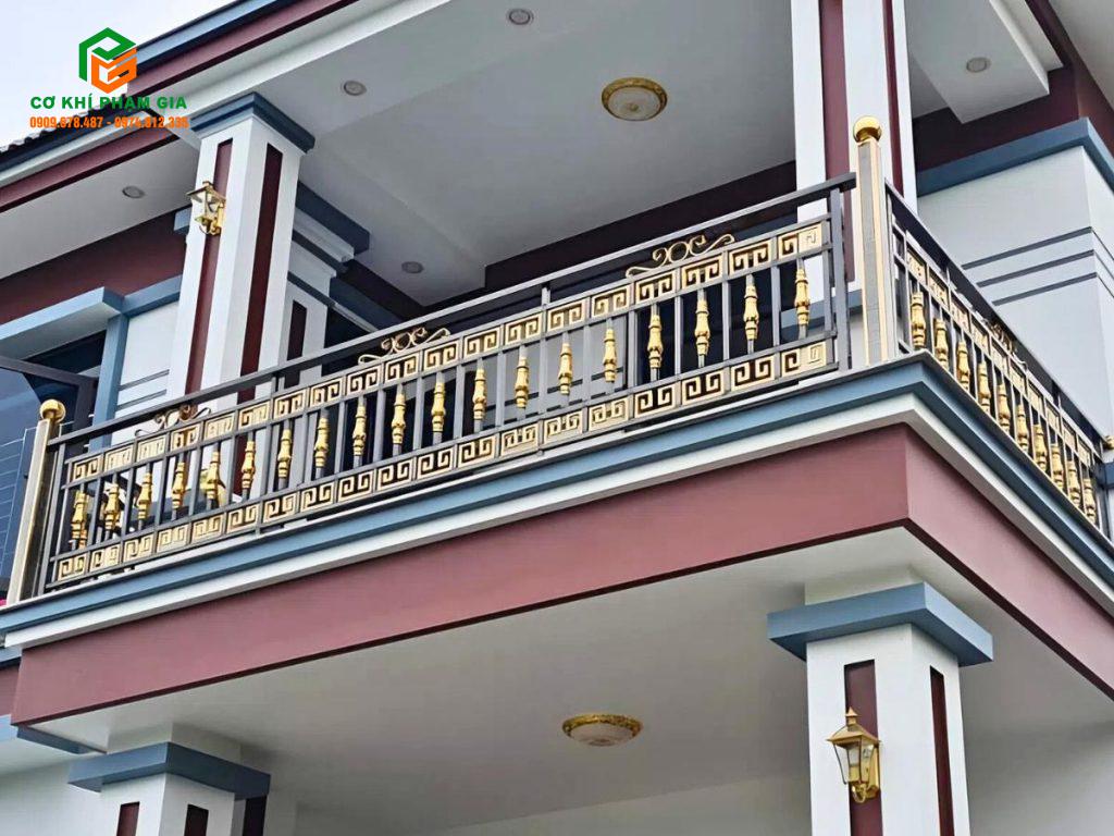 Khung sắt ban công CNC sơn tĩnh điện màu đen