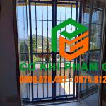 Khung sắt mở có bản lề sơn tĩnh điện cho ban công nhà phố