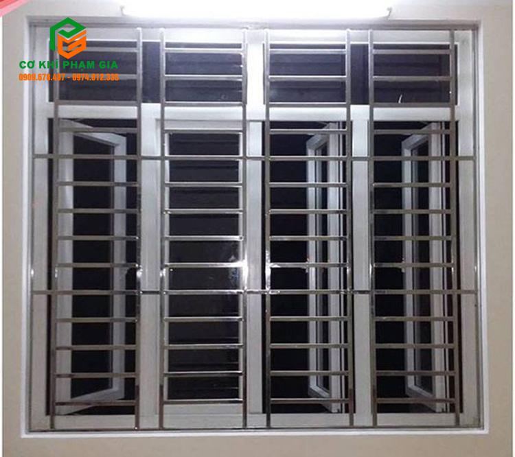 Thi công khung sắt mở có bản lề tại TP.HCM