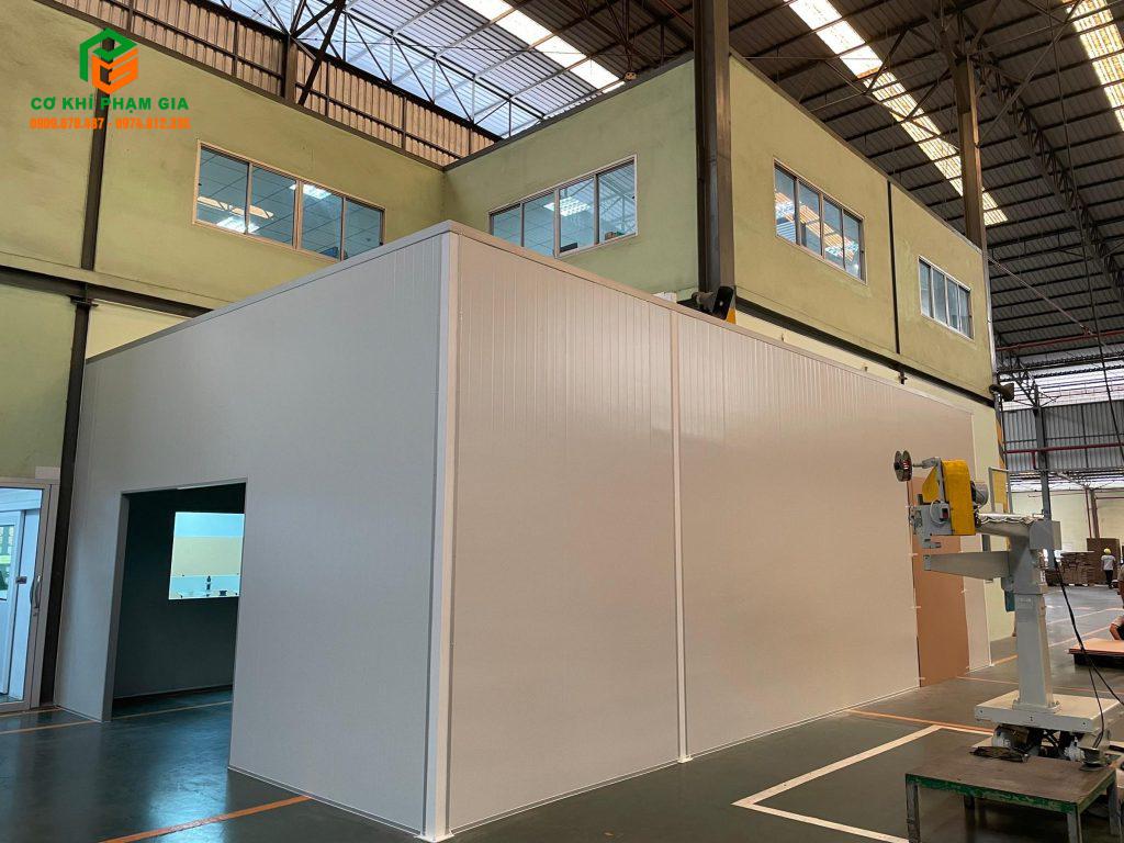 Ứng dụng vách Panel EPS để tạo không gian văn phòng và phòng làm việc trong nhà xưởng.